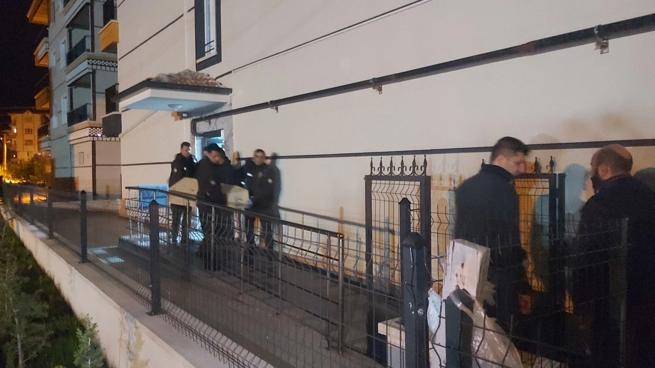 Komşusu Hatice'yi tabancayla öldürüp, aynı silahla intihar etti