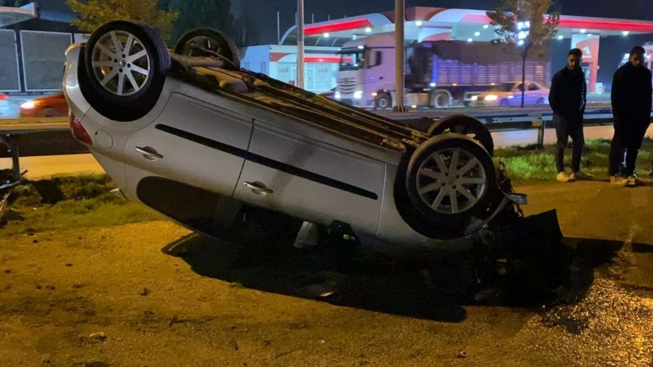 Kontrolden çıkan otomobil, ters döndü: 2 yaralı