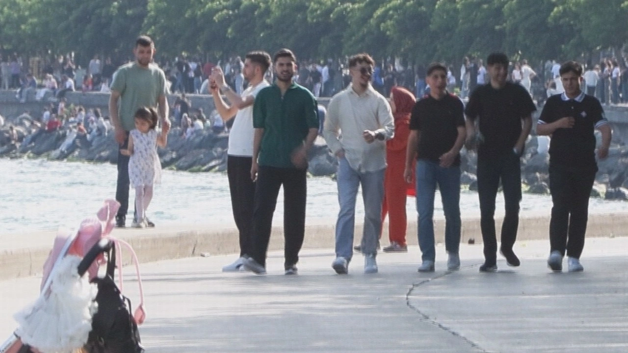 Kurban Bayramı'nı İstanbul'da geçirenler sahillere akın etti