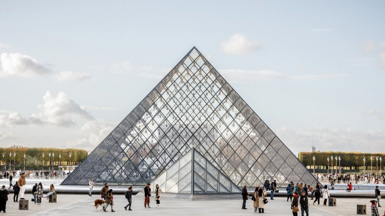 Louvre soygununda iki şüpheli suçunu itiraf etti