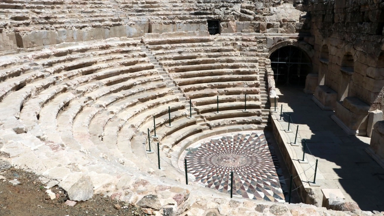 Medusa mozaiğinin üzeri kapatıldı