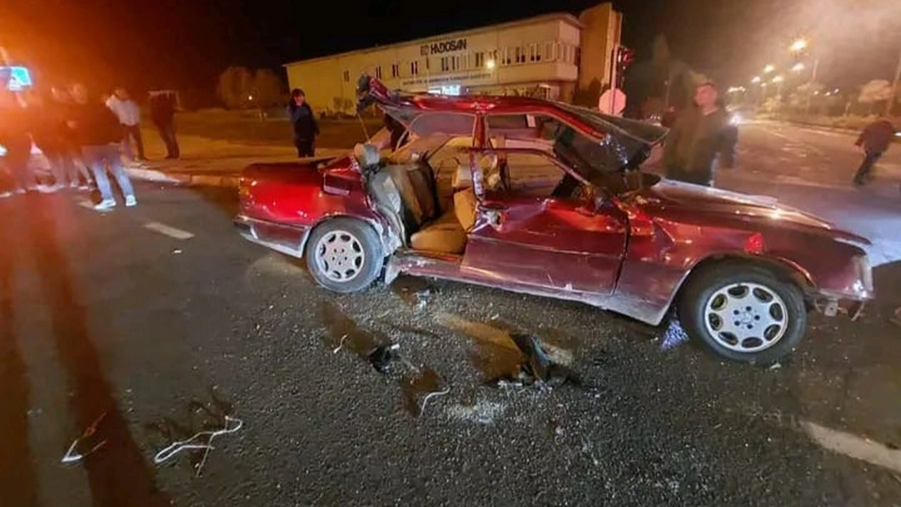 Nevşehir’de tur otobüsü ile otomobil çarpıştı: 2 ölü, 3 yaralı