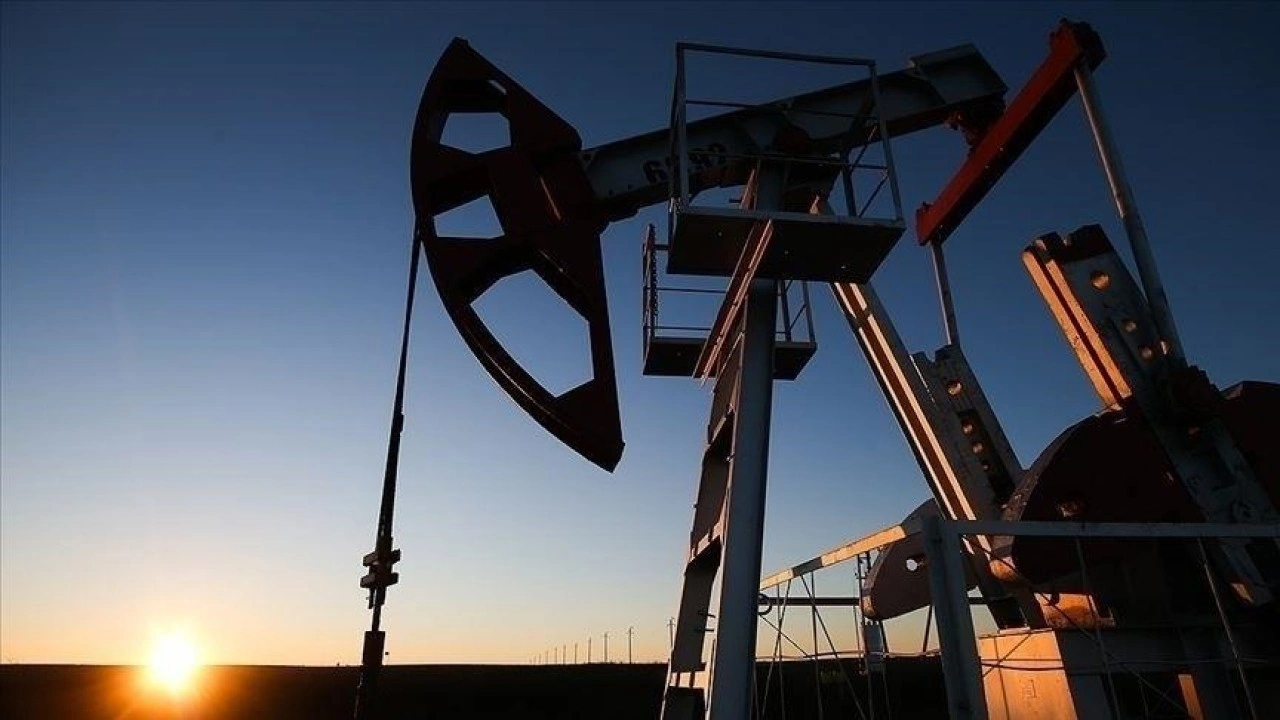 OPEC+ üyesi 8 ülke ağustosta günlük 548 bin varil üretim artışına gidecek