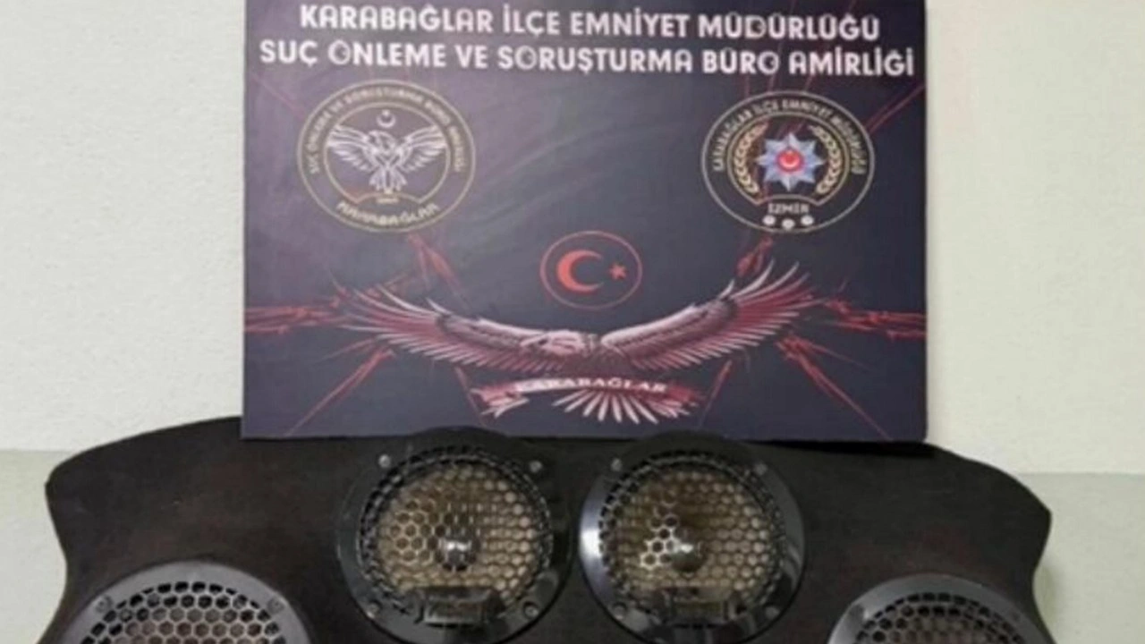 Otomobilin camını kırıp teyp ve ses sistemi çalan 2 şüpheli yakalandı
