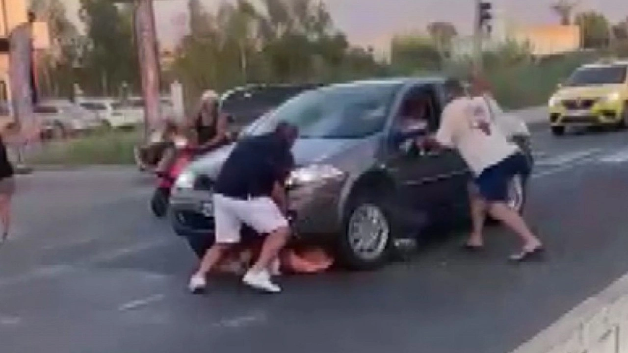 Otomobiliyle, çarptığı kadının üzerinden geçip kaçmaya çalıştı