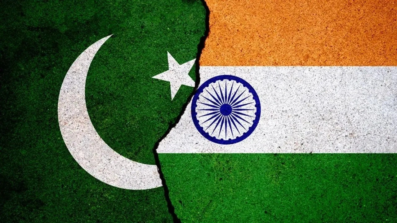 Pakistan ve Hindistan anlaştı: 'Askerler barış zamanı pozisyonlarına geri çekilecek'