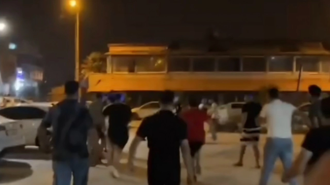 Polislere bıçak çeken alkollü 4 kişi gözaltına alındı
