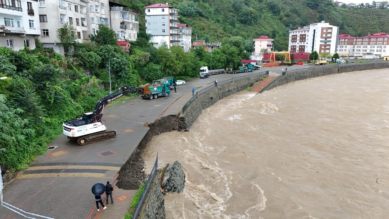 Rize ve Artvin’de selin izleri siliniyor