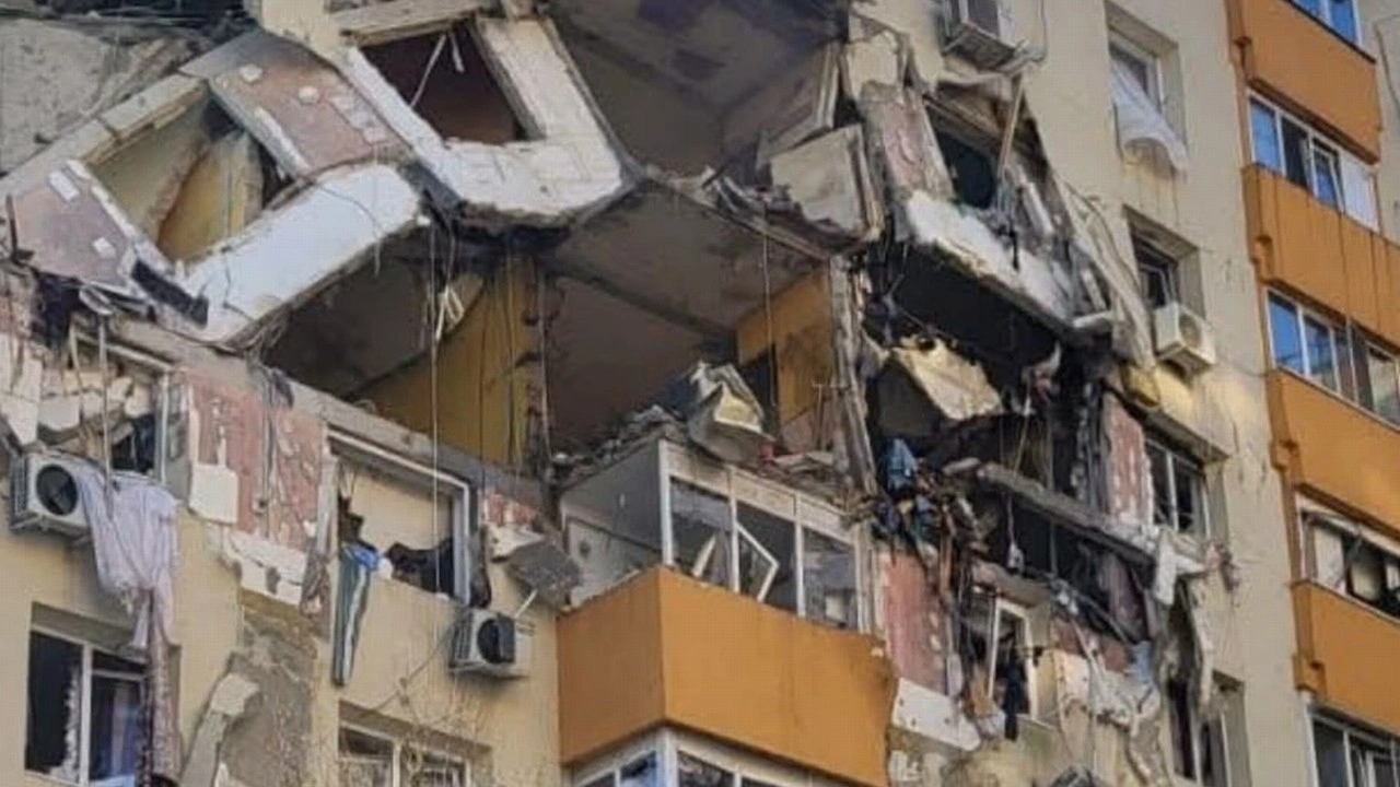 Romanya’da bir apartmanda feci patlama