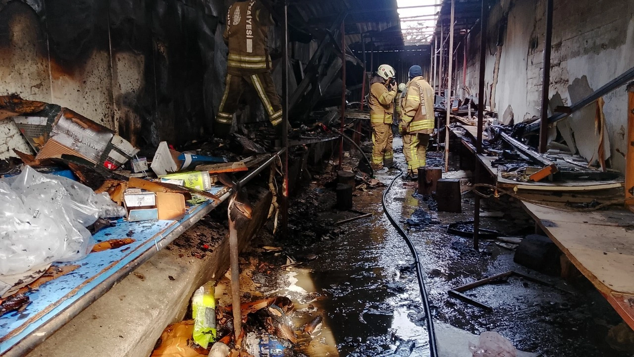 Silivri'de iş yerinde çıkan yangın söndürüldü