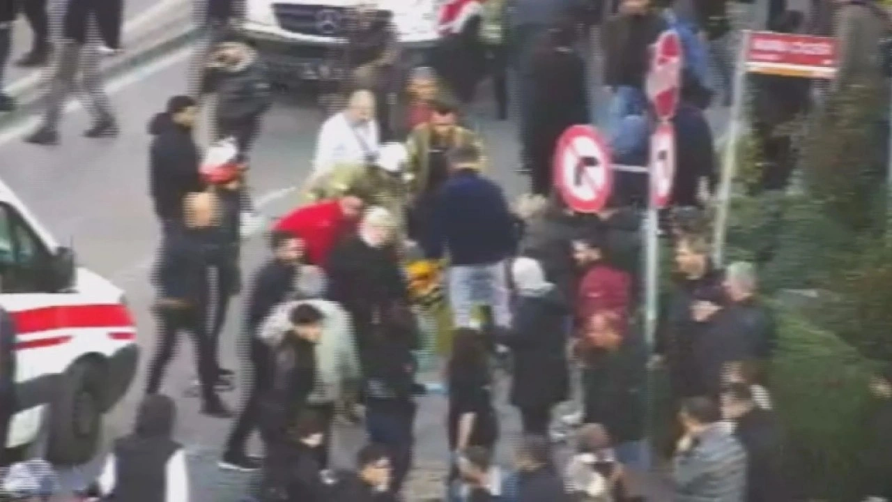 Şişli'de otomobil yayaları ezdi ge&ccedil;ti! &Ouml;l&uuml; ve yaralılar var