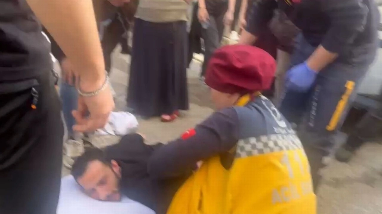 Sokakta yürürken sırtından bıçaklandı