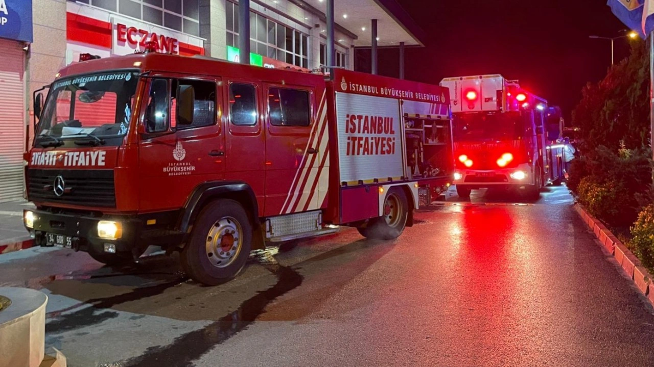 Sultangazi'de 27 katlı otelde yangın: 4 kişi hastaneye kaldırıldı