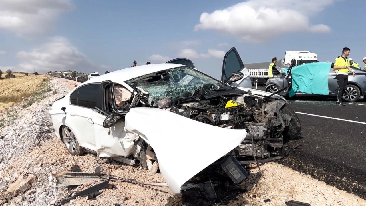Tokat’ta iki otomobil çarpıştı! Evli çift ile 2 aylık bebekleri öldü