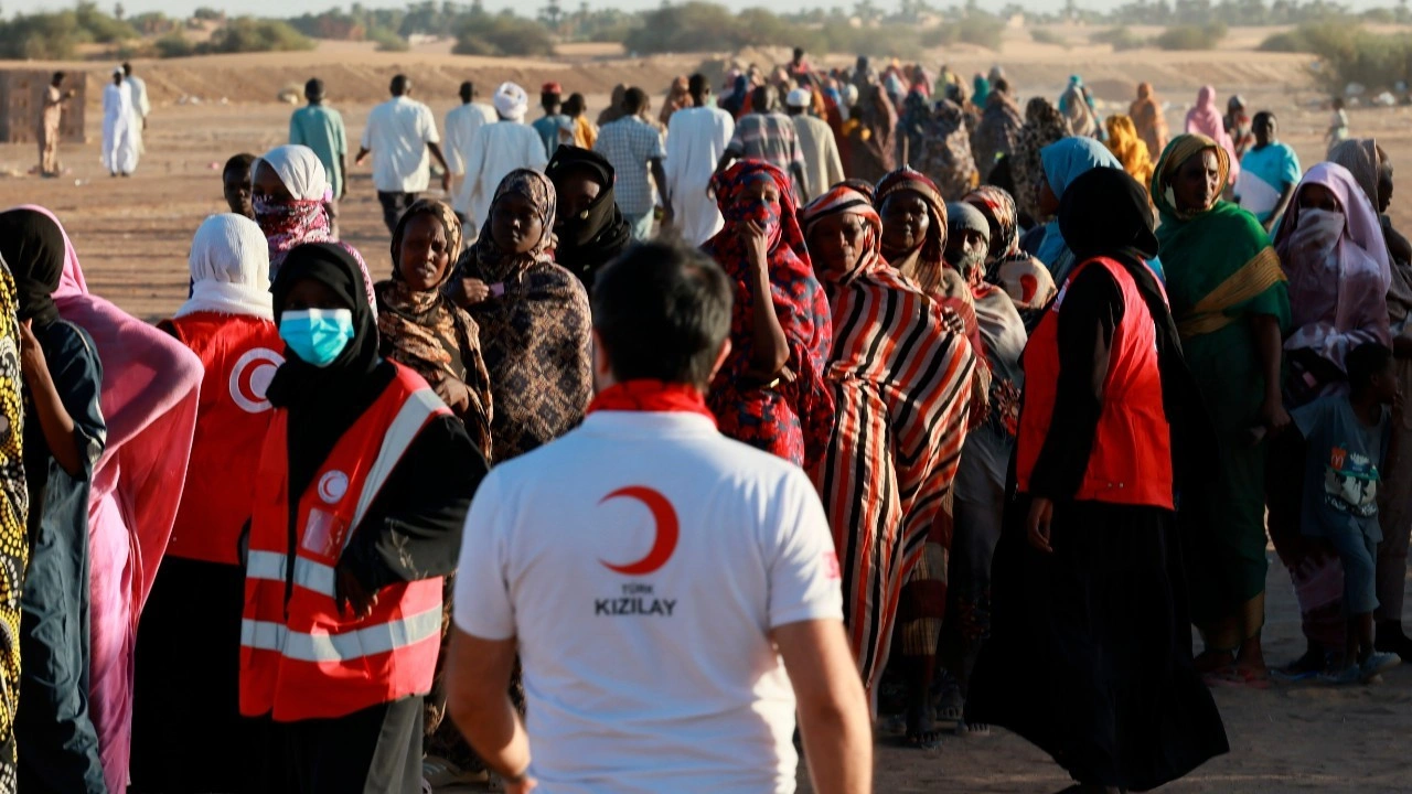 Türk Kızılay'dan Sudan'da yerinden edilenlere gıda desteği