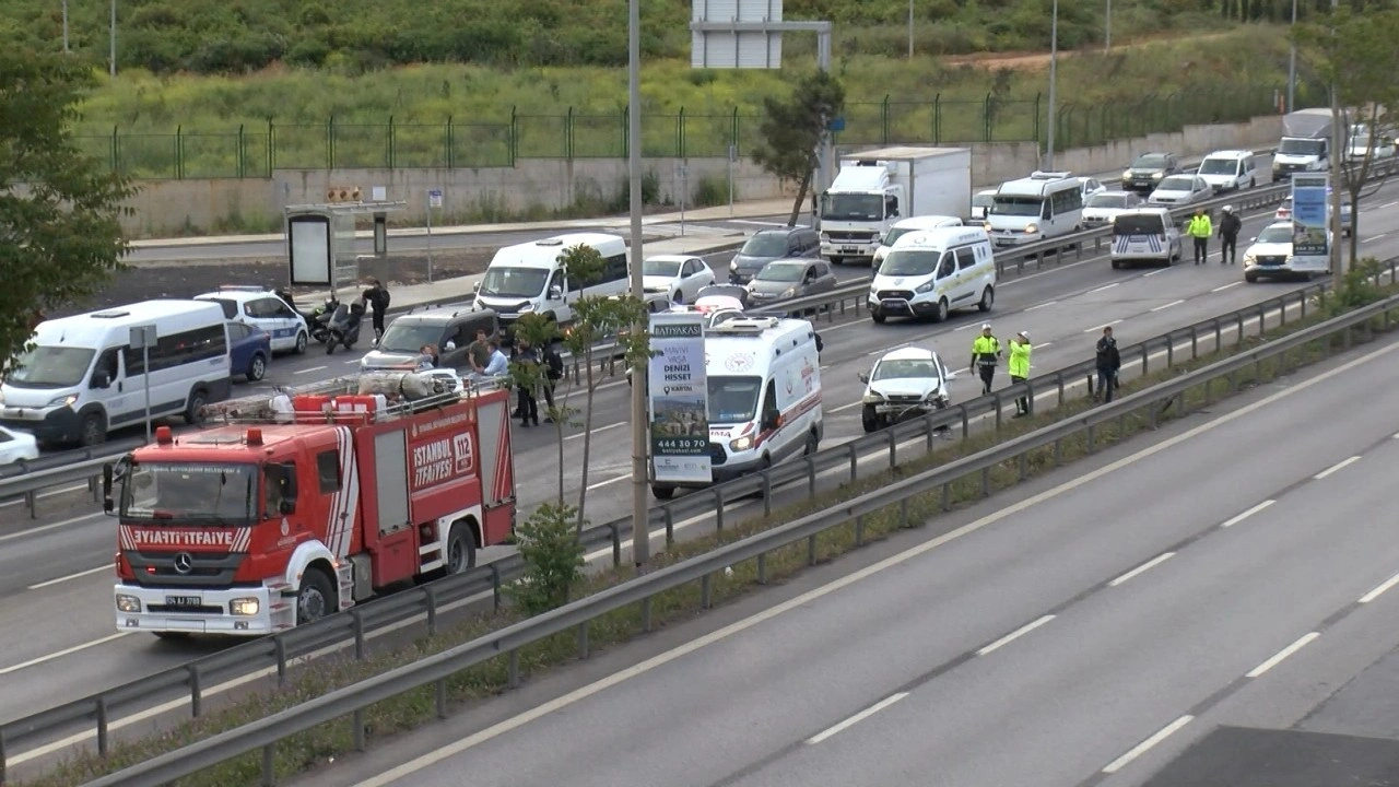 Tuzla’da bariyerlere çarpan otomobil takla atarak savruldu: 1 ölü 4 yaralı