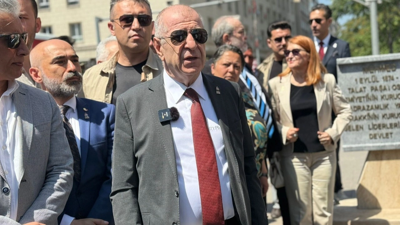 Ümit Özdağ'dan 'Talat Paşa Anıtı'na ziyaret