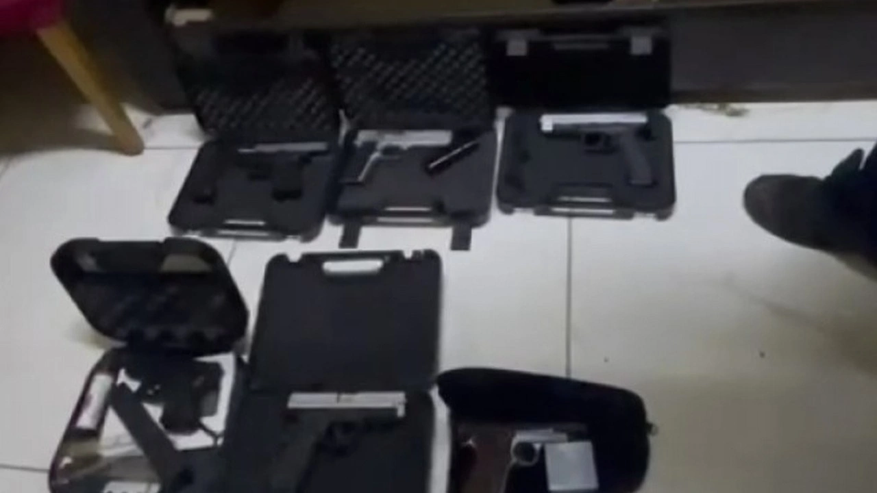 Ümraniye'de silah ticareti operasyonu: 11 adet tabanca ele geçirildi