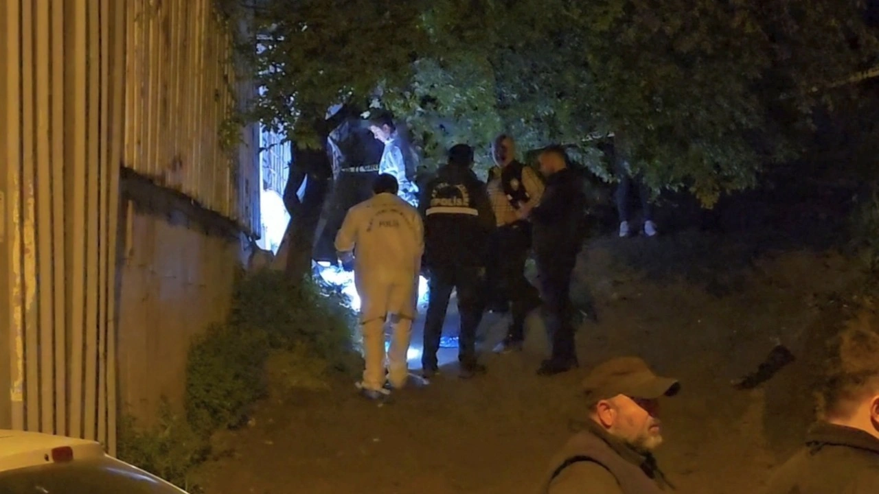 Ümraniye'de sokakta başından vurularak öldürüldü
