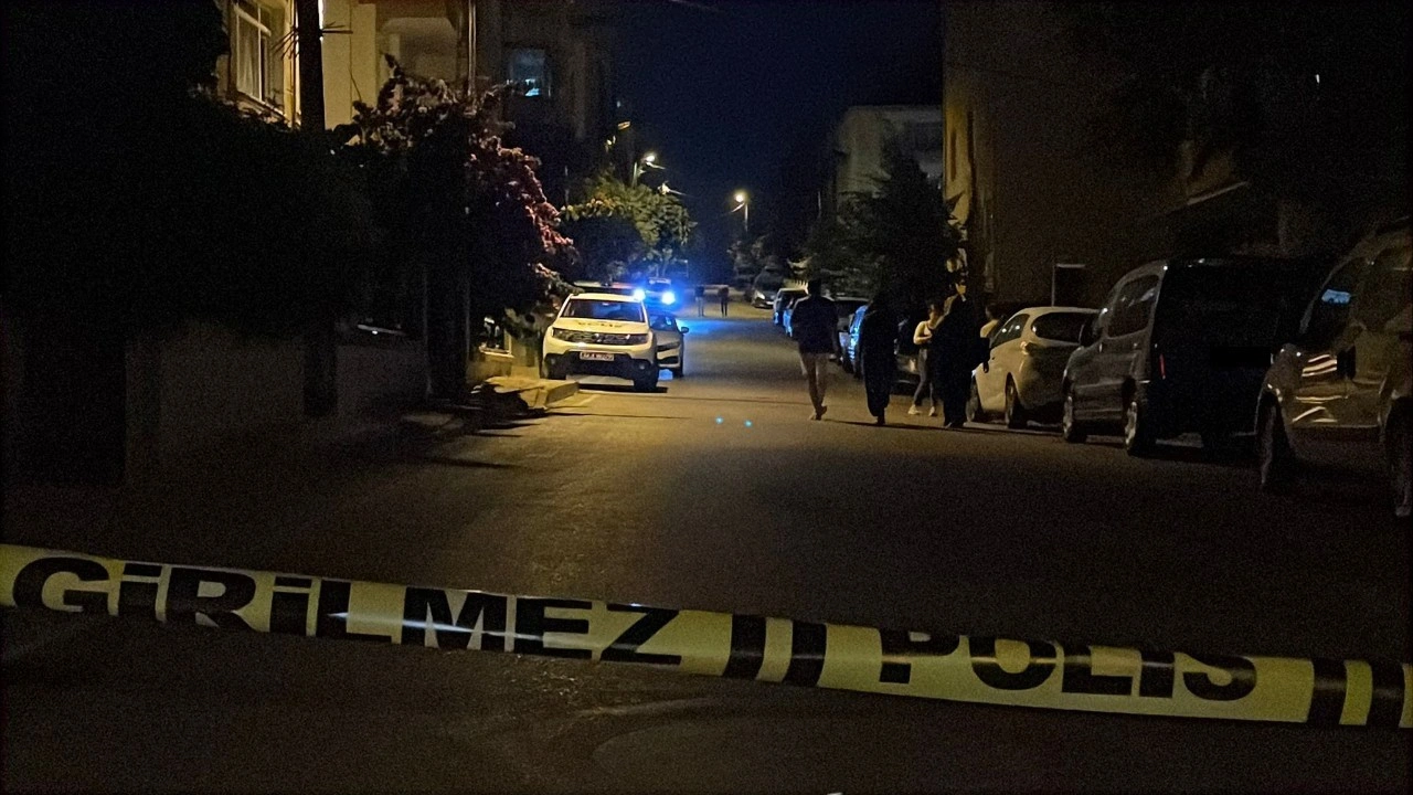 Ümraniye'de sokakta satırlı saldırıya uğrayan kadın hayatını kaybetti