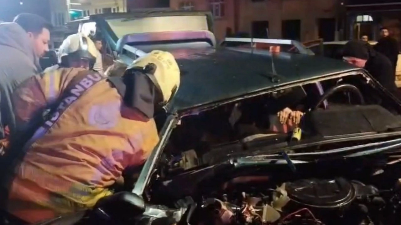 Üsküdar'da hatalı sollama kazaya neden oldu: 3 yaralı