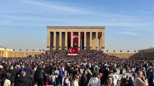 10 Kasım'da Anıtkabir'i 1 milyon 219 bin kişi ziyaret etti
