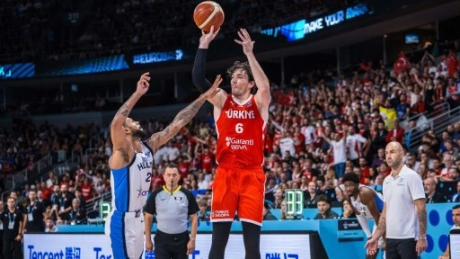 12 Dev Adam, EuroBasket'te finale yükseldi: Şampiyonluğa 1 adım kaldı!