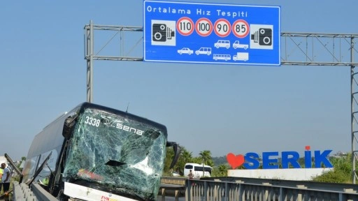 34 turistin bulunduğu otobüs faciaya ramak kala durdu