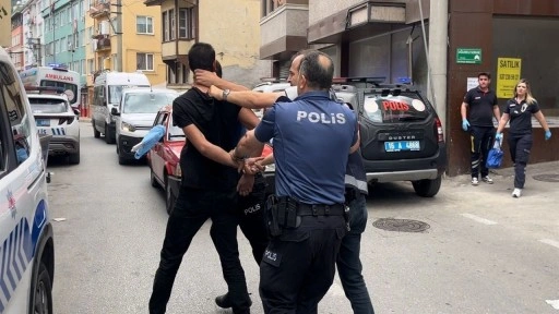 Aile içi kavga ihbarına giden polislerden birini köpek, diğerini ise sahibi ısırdı