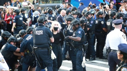 Amerika'da olaylar dinmiyor! Protestolarda 65 kişi gözaltına alındı