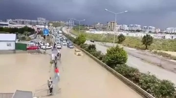 Antakya ve Defne'de okullara 'sağanak' tatili