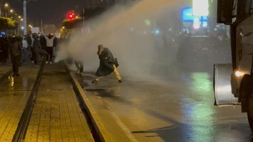 Antalya'da 'İmamoğlu' protestosunda göstericilere TOMA'lı müdahale