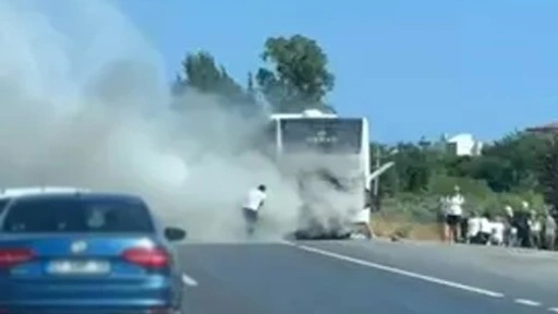 Antalya'da seyir halindeki tur otobüsü yandı