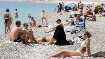 Antalya'da oyunu kullanan sahile koştu