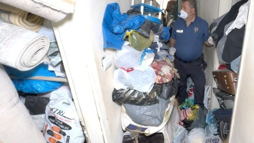 Avcılar’da çöp evden 12 kamyonet eşya çıktı