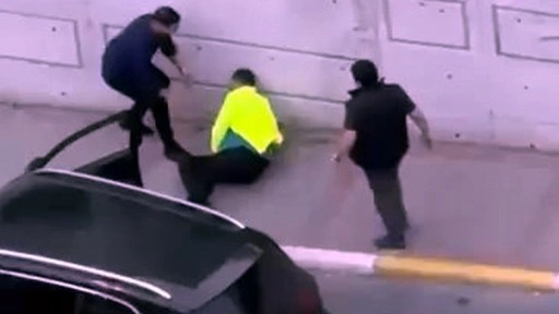 Avcılar’da tekmeli yumruklu trafik kavgası şoke etti