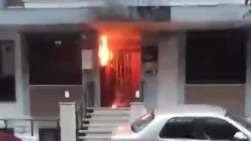 Avcılar’da elektrik panosundaki patlamalar kamerada
