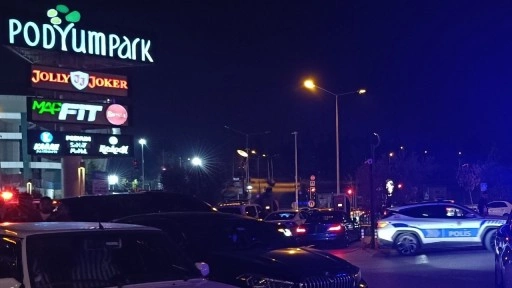 AVM'de bekçilere silah gösteren şüpheli gözaltına alındı