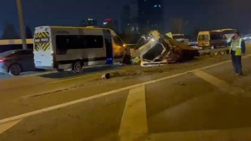 Bağcılar TEM Otoyolu'nda zincirleme kaza; trafik yoğunluğu oluştu