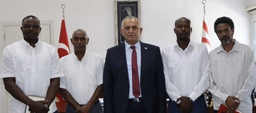 Bakan Çavuşoğlu, Kuzey Kıbrıs Sudan Topluluğu Derneği’ni kabul etti