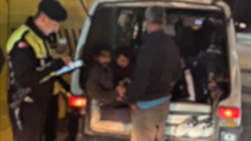 Bakan Yerlikaya: "687 düzensiz göçmen ile 29 organizatör yakalandı"