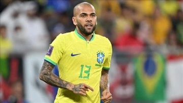 Barcelona'nın eski yıldızı Dani Alves'a cinsel saldırı suçundan 4,5 yıl hapis cezası