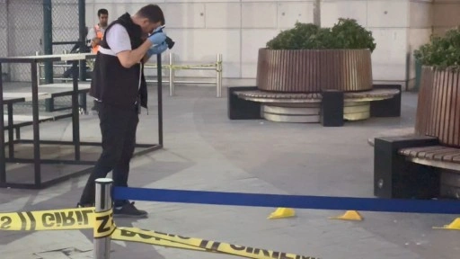 Başakşehir’de AVM önünde silahlı saldırıya uğrayan kişi yaralandı