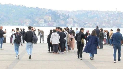 Bayramda güneşli havayı fırsat bilenler Caddebostan ve Bebek Sahili'ne akın etti