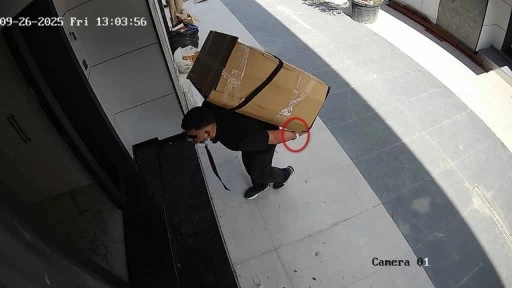 Bir gün önce eşya taşıdığı villadaki kasayı çaldı, kolundaki saatten yakalandı