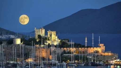 Bodrum'a 10 ayda deniz ve havadan 1 milyonu aşkın turist geldi