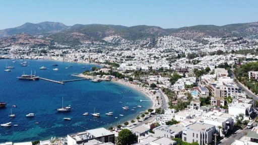 Bodrum'a denizden 590 turist geldi