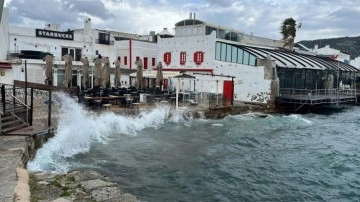 Bodrum'da fırtına; balıkçılara 'Denize açılmayın' uyarısı!
