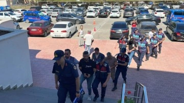 Bodrum'da kamyonette 20 kaçak göçmen ile 5 organizatör şüphelisi yakalandı
