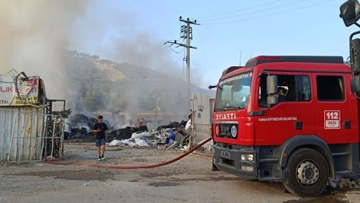 Bursa’da geri dönüşüm tesisinde çıkan yangın söndürüldü